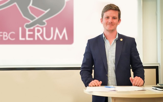 Kommunpolitikern och seglaren Alexander Abenius var mötesordförande.